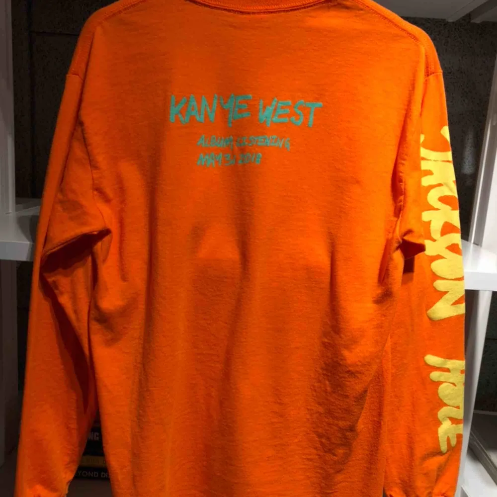 Tröja / merch från Kanye Wests album listening 2018 i Wyoming! . Hoodies.