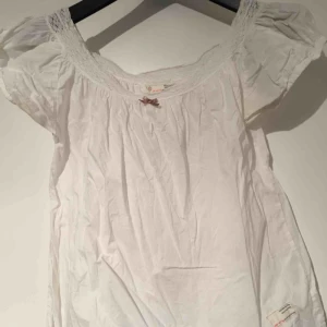  - Odd molly blus som är sparsamt använd. Storlek 0. 