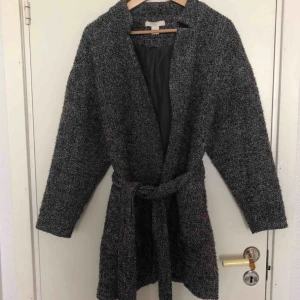  - Kappa från h&m. Nyskick. Storlek 38.