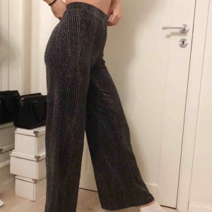  - Superhäftiga glittriga byxor 🌟 Supersköna och perfekta till fest och nyår. Köpare står för frakt 