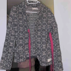  - Knappt använd, väldigt fint skick och är som ny✨