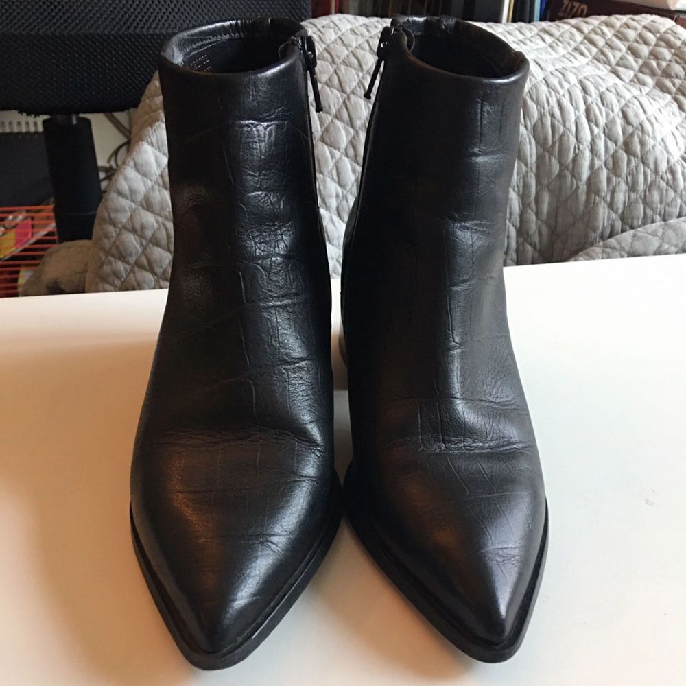 Säljer mina kCobler boots från Scorette, inköpta i augusti för 1.400kr. Använda vid ett tillfälle och säljes pga används tyvärr inte. Möts gärna upp i stockholm annars står köparen för frakten på 95kr :) . Skor.