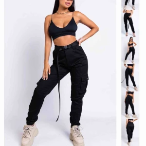  - Säljer dessa svarta cargopants från madlady som bara är använda ett fåtal gånger. Skärp ingår inte. Strl S. Möts i slussen eller så tillkommer frakt.