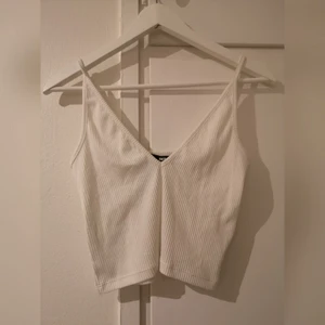  - Vitt kort linne, aldrig använt. Köparen står för frakt. 