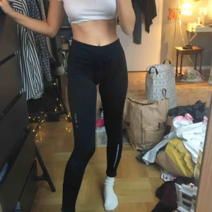  - Supersköna träningstights som e höga i midjan! 120 kr INKLUSIVE frakt💗