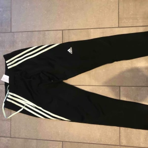  - Adidas tights som nya 