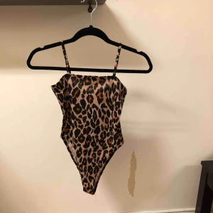  - Body, oanvänd med lappar kvar 