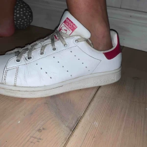  - ✨⚡️ säljer mina gamla stan Smith som jag har använt så mycket! Nypris 900kr men säljer dem för 100kr då dom är lite slitna. Frakt ingår EJ, möts gärna upp i Stockholm!