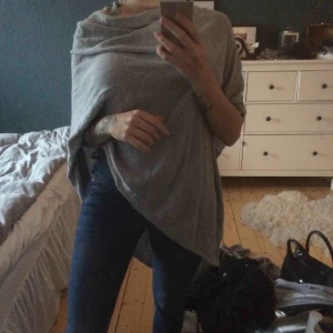 Poncho  - Snygg poncho! Använd en gång.  Pris kan diskuteras