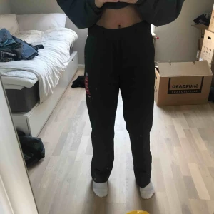  - Ett par skit snygga dickies helt nya i mossgrönt, säljer pga fel storlek