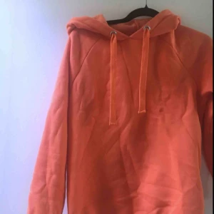  - Orange härlig hoddie. Helt ny