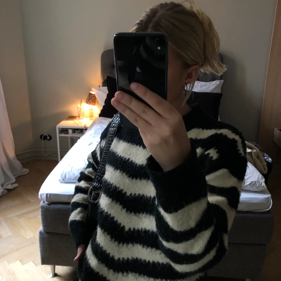 Stickad tröja 🦋🐛🙈 - 90