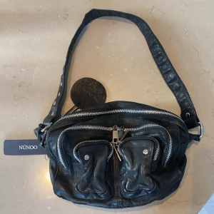 Nunoo väska  - Oanvänd. Med prislapp kvar. Ordinariepris 1499kr. Frakt tillkommer 63kr