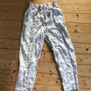 Linne byxor  - Super fina beige linne byxor ifrån hm som är helt oanvända (prislapp kvar) Möts antingen upp i Stockholm eller fraktar (köparen betalar frakt) ❤️ Hör gärna av er vid frågor osv