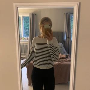 Stickad tröja - stickad tröja ifrån h&m, bra skick och passar bra på mig (stlk S). Nypris 150kr!