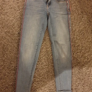 jeans - äkta superdry jeans, orginalie pris 799, nu 200 kr