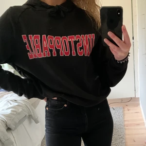 Hoodie - Hoodie från Gina Tricot, köp för cirka 2 år sedan. Storlek xs, pris: 80kr exkl. frakt. 
