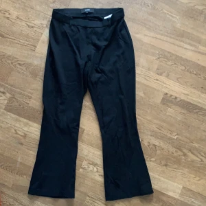 Object svarta flare byxor, kortare modell - Nyskick