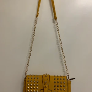 Väska  - Hi . Väska så fint och nytt