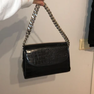 Madlady väska - Köpt för några månader sedan för 349 , ej sliten , skickar bara på post