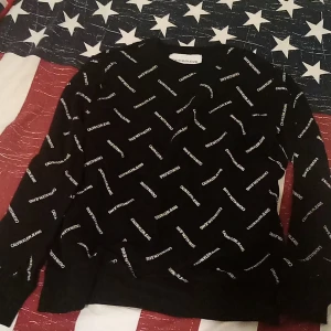 Calvin klein tröja  - Säljer calvin klein tröja fin skick knappt använd, 