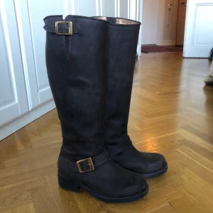 Johnny Bulls bruna  - Bruna Johnny Bulls i storlek 37.