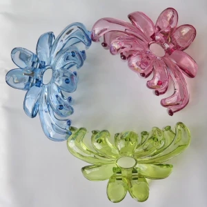 nya Hårklämmor! - Hårklämmor i vintage 90's aesthetic stil🌟 Färger tillgängliga: rosa, grön, blå. JUST NU 65kr + 11 kr frakt. Köp 2 för 120kr (gratis frakt) eller 3 för 165 (gratis frakt) Skicka meddelande om du vill köpa 🌈