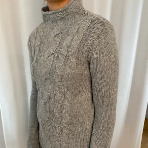 Stickad tröja - Passar S-M