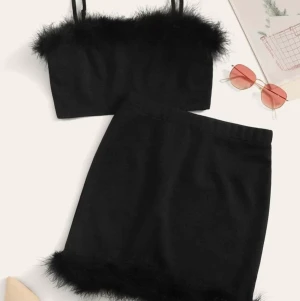 Set  - Superfint set från Shein, perfekt till halloween firandet??  Aldrig använd bara tagit upp från förpackningen , storlek S . 160kr inkl frakt billigast.den fäller lite fjun men det är ju shein material men den håller absolut !!