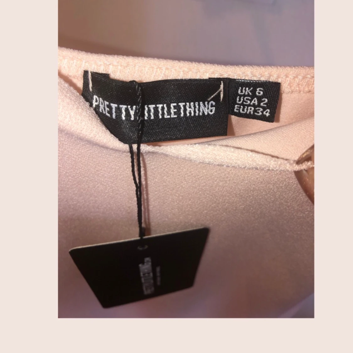 Prettylittlething klänning med prislapp - 91