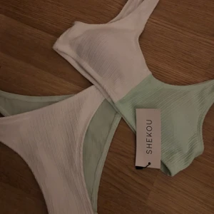 Bikini  - Helt oanvänd bikini från Shekou. Tycker själv att den är lite liten i storleken så skulle säga att den sitter mer som XS än S💓