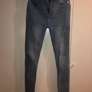 Jeans från lager157 men högmidja😊 väldigt stretchiga och långa i benen, lite för långa på mig som är 170😊