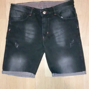 Kort jeans  - Ser ut nya, smart jeans 