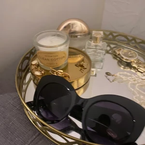 Fendi solglasögon  - Fendi solglasögon helt oanvända, kontakta för fler bilder och/eller frågor! (Ej äkta)