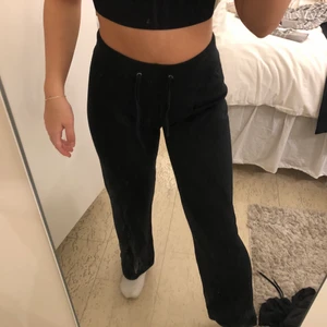 Vida svarta mjukisbyxor - Supersnygga svarta vida mjukisar