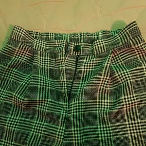 Rutiga tunna kostym byxor - Bra skick, sitter perfekt vid min midja och dom är väldigt lösa