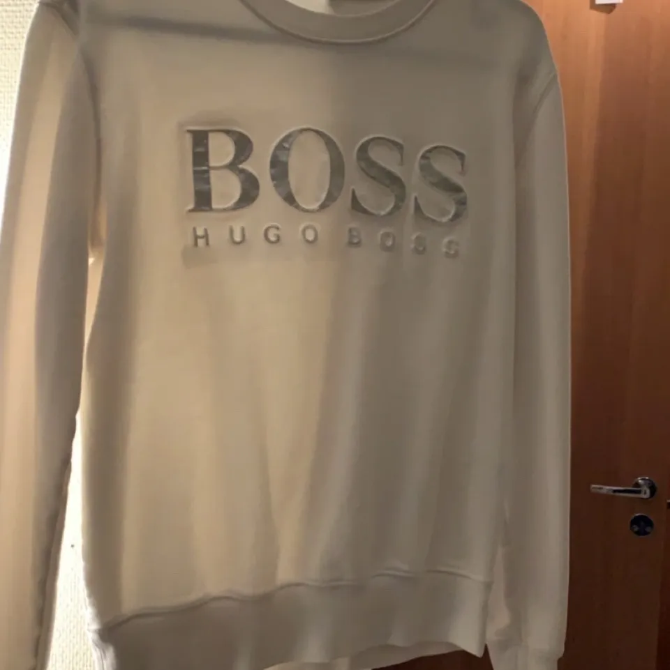 Säljer min fina tröja ifrån Hugo boss, i fint skick . Tröjor & Koftor.
