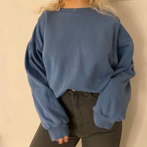 Blå sweater från märket Wera köpt på Åhléns, bra skick. Frakt tillkommer 👕