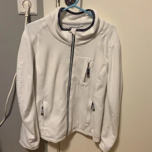 Kofta  - Skön kofta. Knappt använd, storlek M