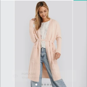 Kofta - Ljusrosa kofta knappt använd pågrund av fel färg till min hy. 