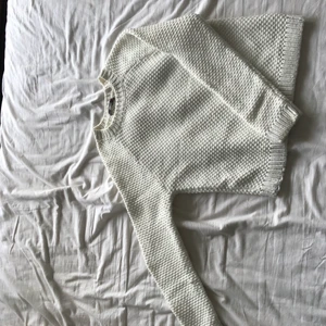 Stickad tröja från DilVin i strl S/M - Fin stickad tröja från DilVin. I bra skick! Köpare står för frakt. 