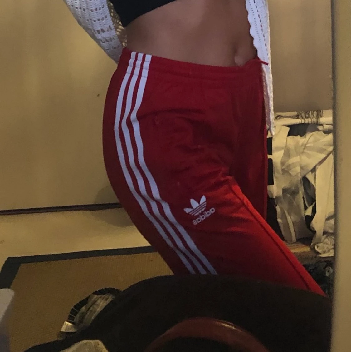 Ett par adidas byxor raka röda  - 90