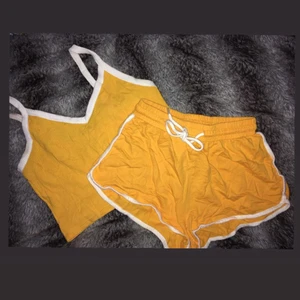 LEMONS SET - Matchande top och bootyshorts, senapsgul färg. Nyskick💯