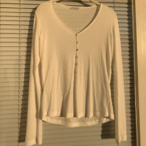 Långärmad Wera  - Långärmad tröja i strl: XS säljes. Från märket Wera. Helt oanvänd då den inte passar mig. 