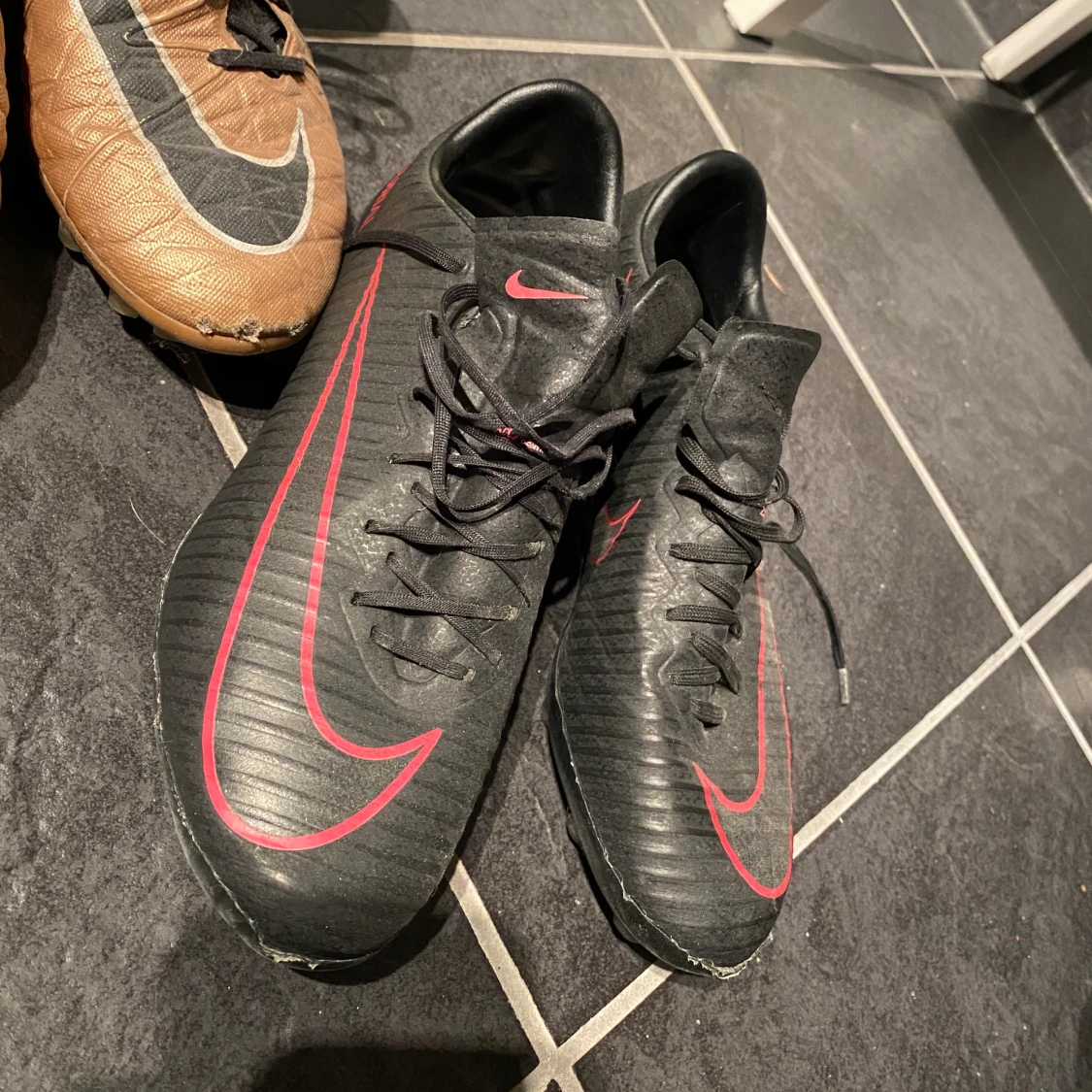 Grymma fotbollsskor  - 91