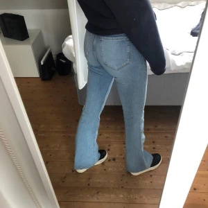 Jeans  - Jeans från Zara i stl 36! Säljer pga att de blivit för små. Kontakta mig vid intresse :)