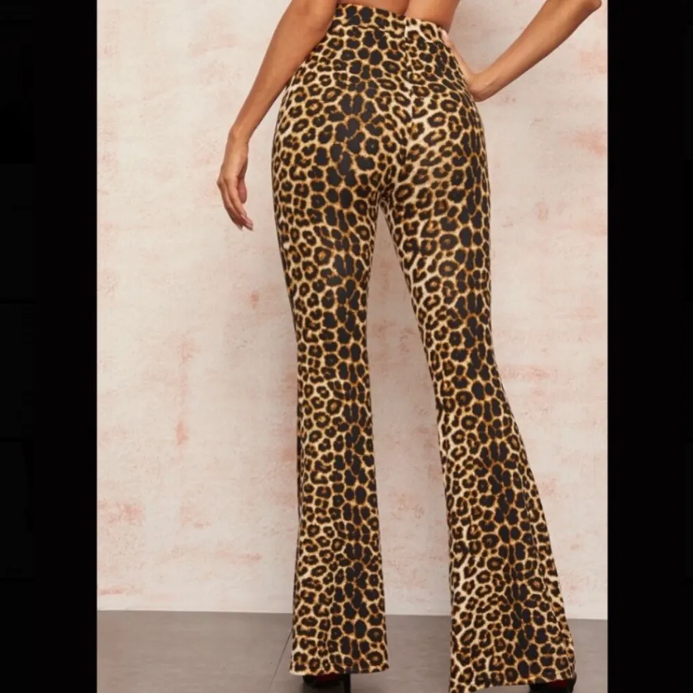 Fina Leopard byxor. Bra skick kommer dock inte till användning. Jeans & Byxor.