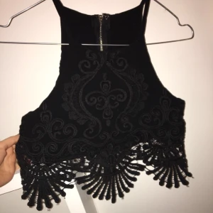  - Snygg unik spetstopp✨ Står tyvärr ingen storlek på men skulle själv säga XS-S... Pris går att diskutera🎀