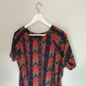  - Fantastiskt fin och snygg klänning som tyvärr inte använts på flera år. Storlek L, men är mer som M. ✨Hämtas i Karlskrona // Frakt betalas av köparen  Priset kan eventuellt diskuteras ✨