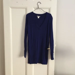  - Kornblå längre tröja från hm trend. 